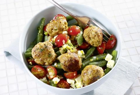 bohnensalat-feta-hackbaellchen.jpg